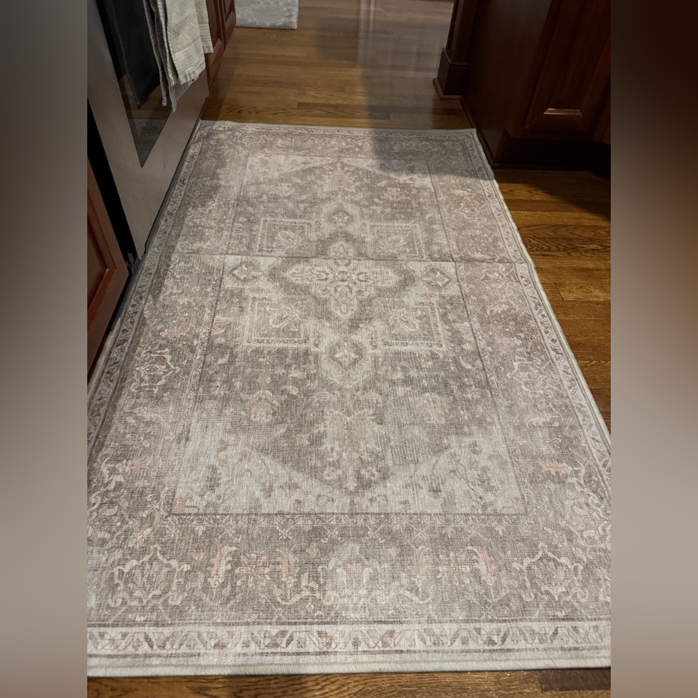 NWOT Ruggable Elegant Beige, Gray, and Pink 3x5 Rug